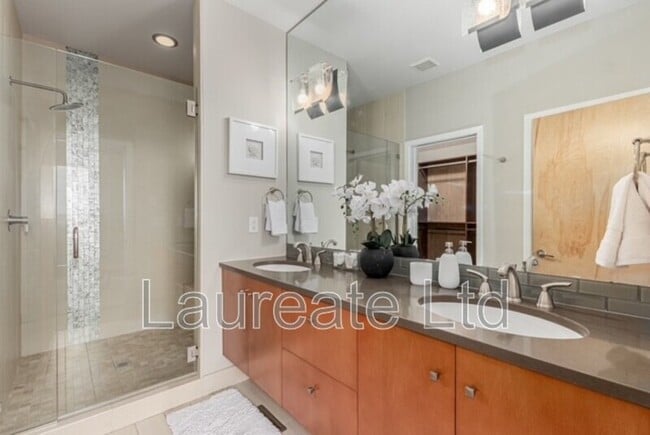 Building Photo - 3207 Shoshone St