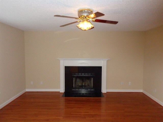 Building Photo - 946 George Place Dr