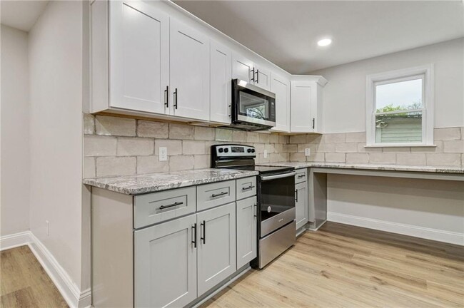 Building Photo - 1006 Maple Ave SW