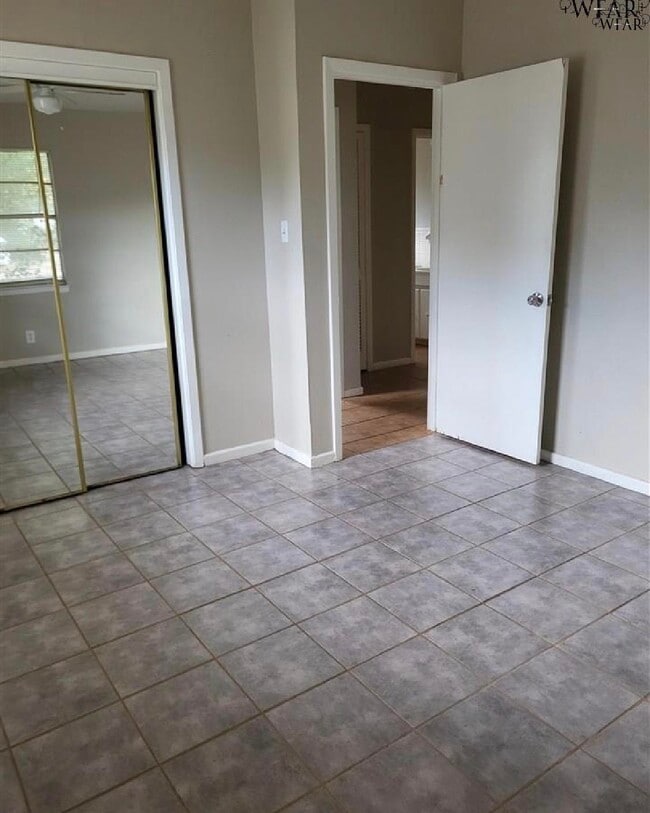 Building Photo - 1408 Deville St