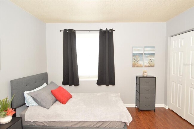 Building Photo - 3837 Pompano Dr SE