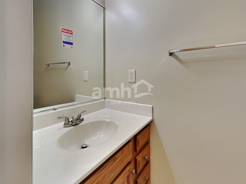 Building Photo - 7011 Medford Ct