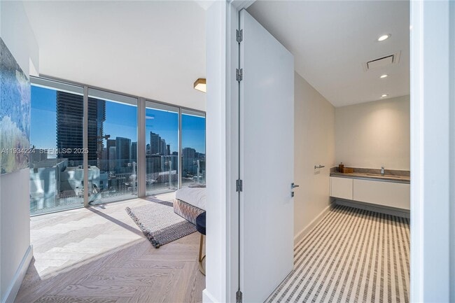 Building Photo - 700 NE 26th Terrace