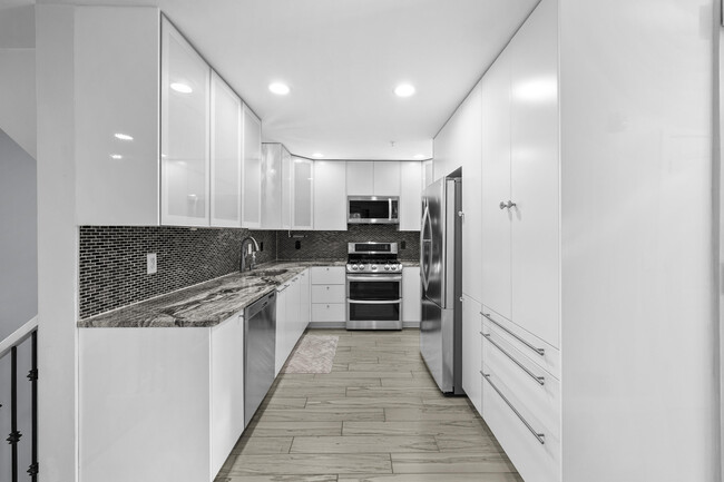 Building Photo - 29374 Glen Oaks Blvd W