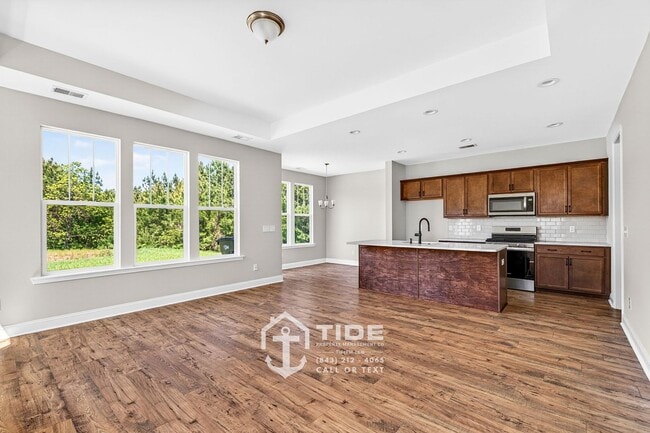 Building Photo - Modern Comfort & Easy Living in Goose Creek