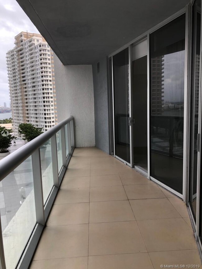 Building Photo - 475 Brickell Ave