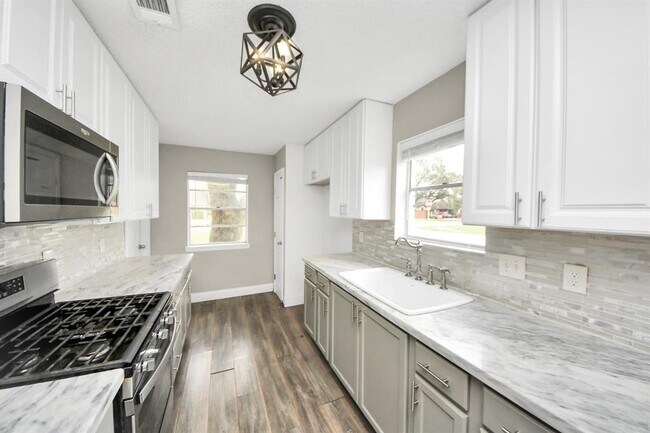 Building Photo - 13003 Foxburo Dr