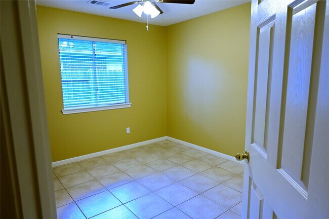 Building Photo - 4530 Topaz Trail Dr