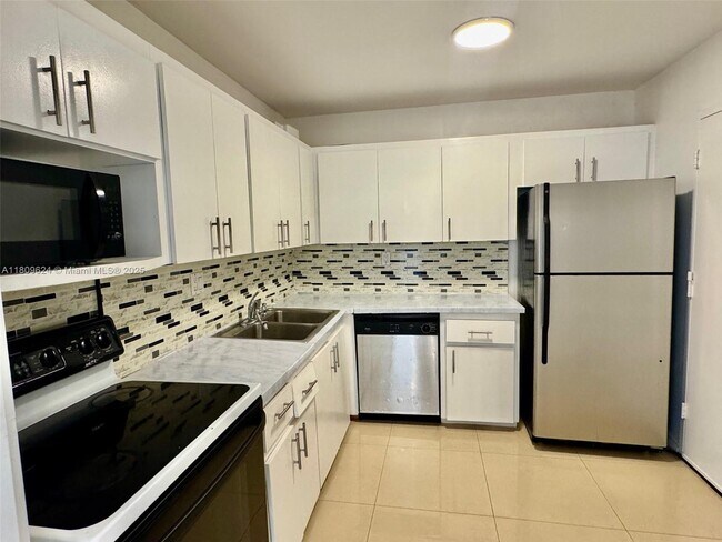 Building Photo - 1833 S Ocean Dr