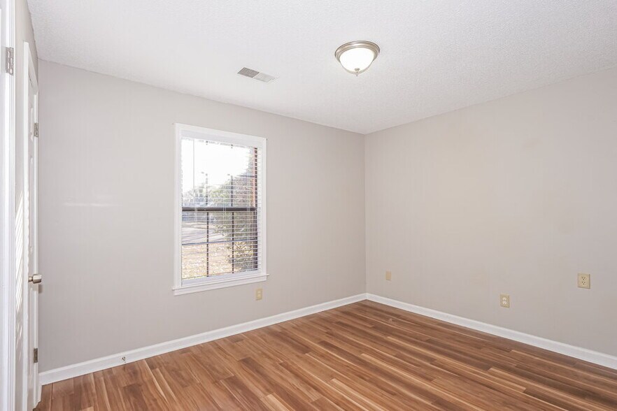 Building Photo - 3701 Burkehill Dr