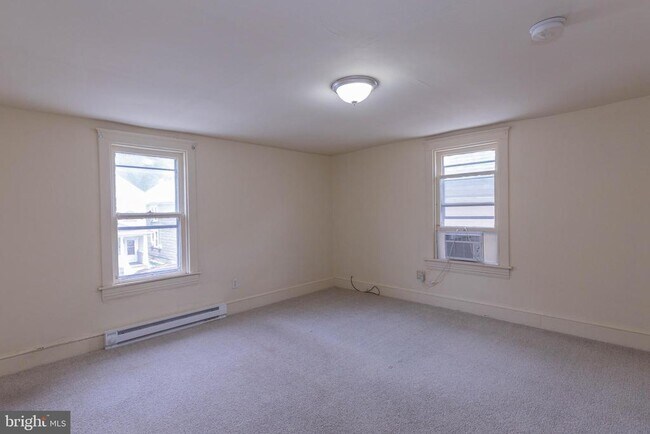 Building Photo - 124 S Kentucky Ave