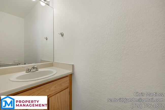 Building Photo - 543 W 114th Way