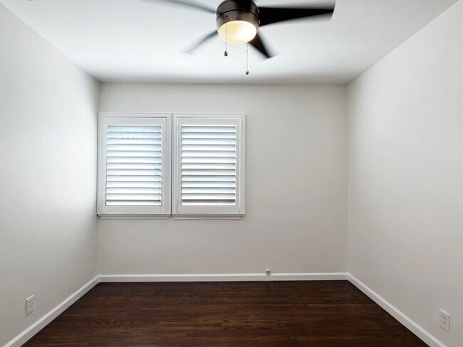 Building Photo - **2025 Euclid Ave Long Beach** Beautiful 3 bedroom 2 bath !!2 weeks free OAC!!