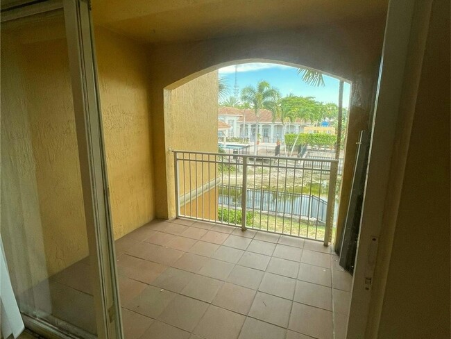 Building Photo - 2 Bedroom Condo in Pembroke Pines