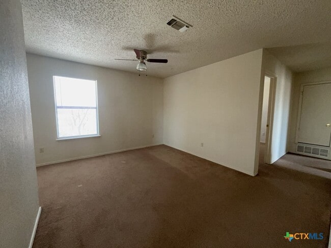 Building Photo - 2607 Schulze Dr