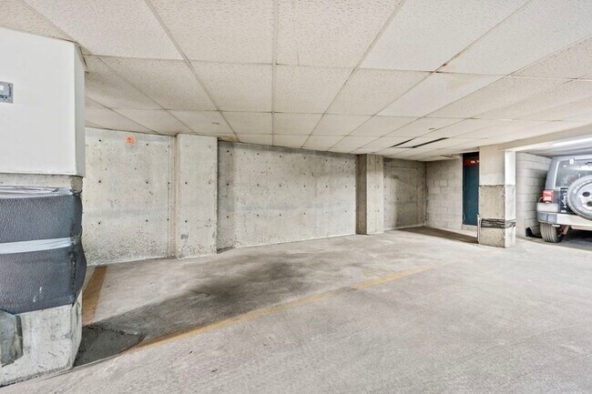 Building Photo - 75 Clarendon St