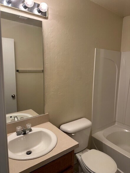 Building Photo - 14608 Marbleleaf Dr