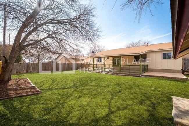 Building Photo - 1804 Easton Dr