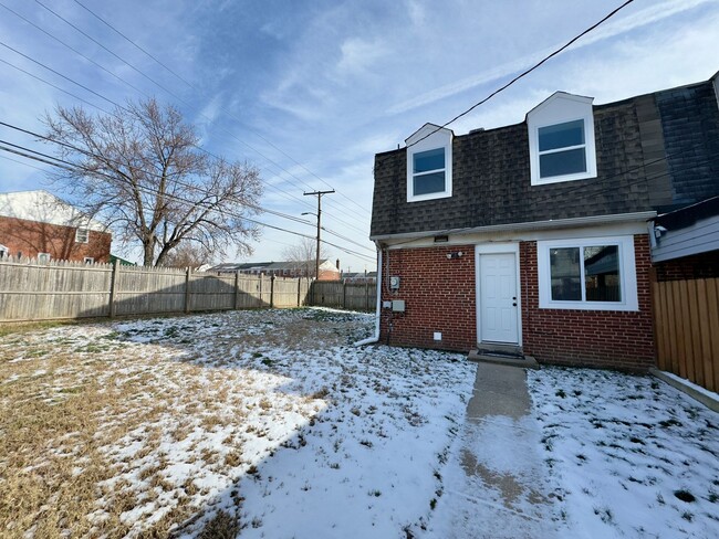 Building Photo - Charming 3Bed/1Bath in Dundalk