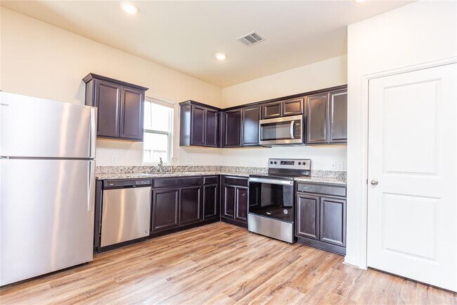 Building Photo - 6330 Highland Hts Dr