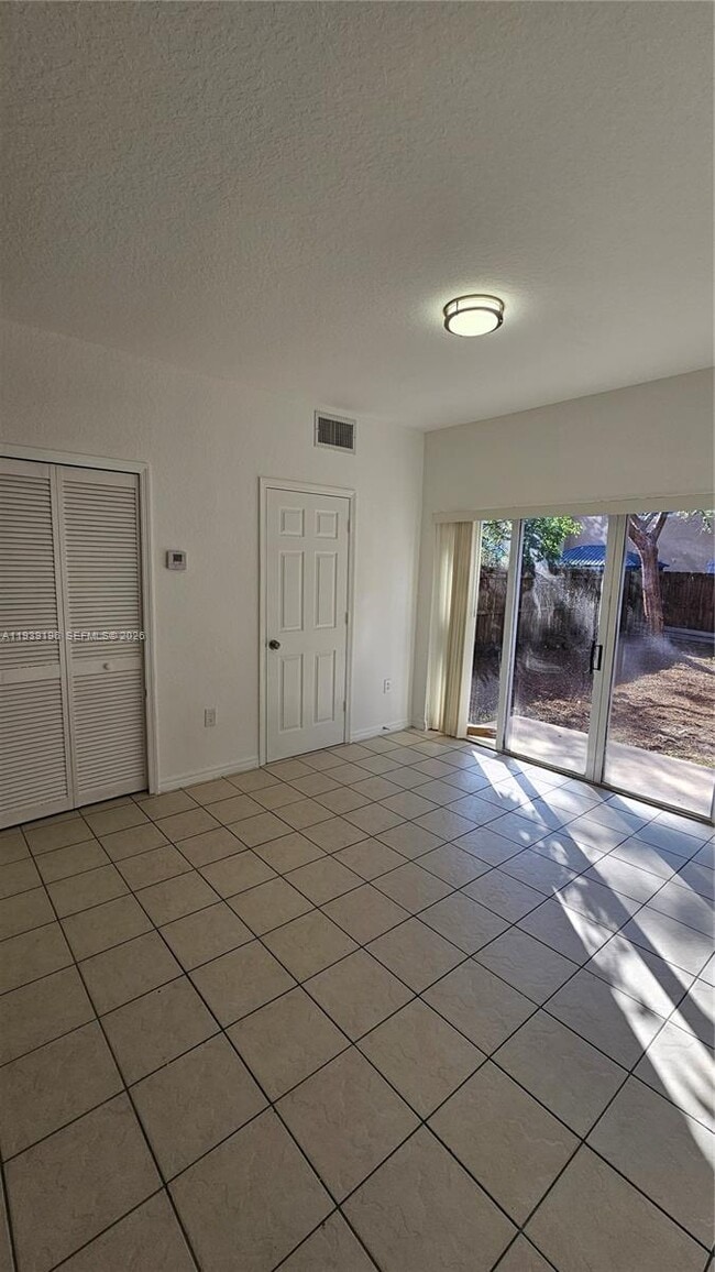 Building Photo - 908 SW 6th Ct