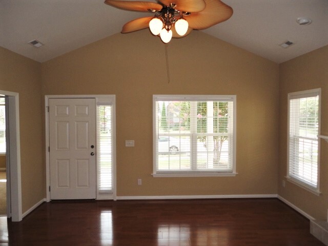 Building Photo - 6605 Springfield Village Ln