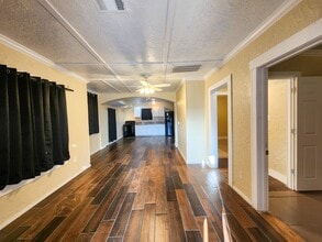 Building Photo - 2222 Hogg St