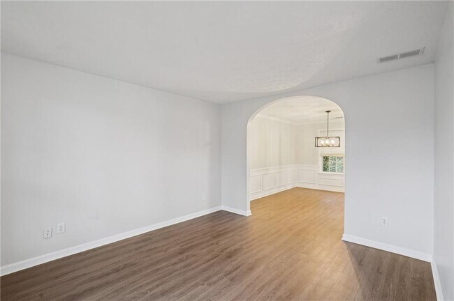 Building Photo - 3120 Northcliff Dr