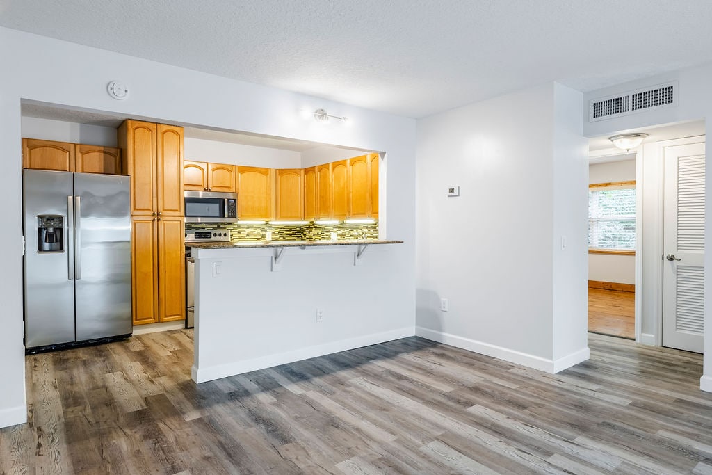 Building Photo - 715 20th St