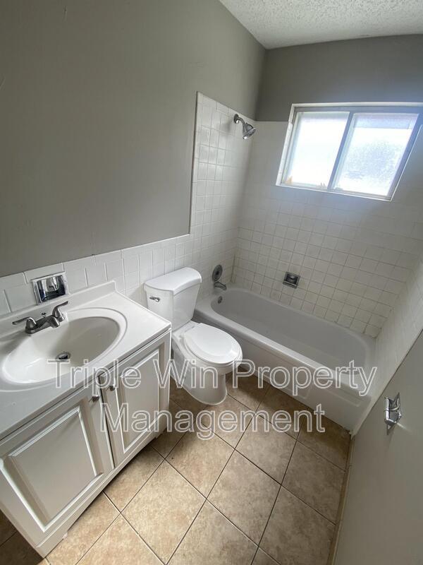 Building Photo - 14655 Fox Manor Dr