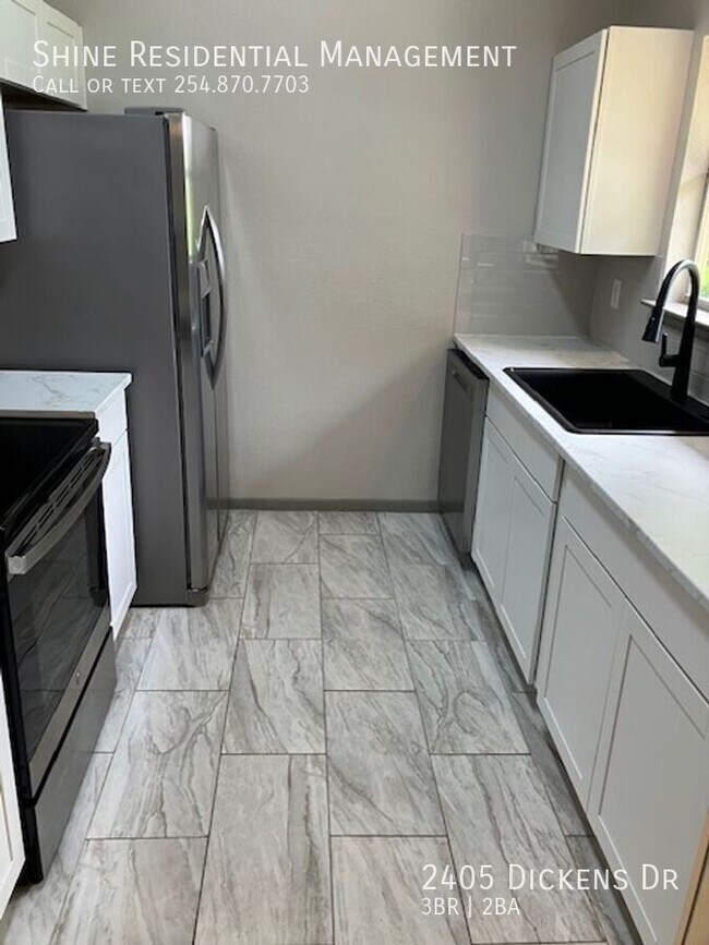 Building Photo - 2405 Dickens Dr