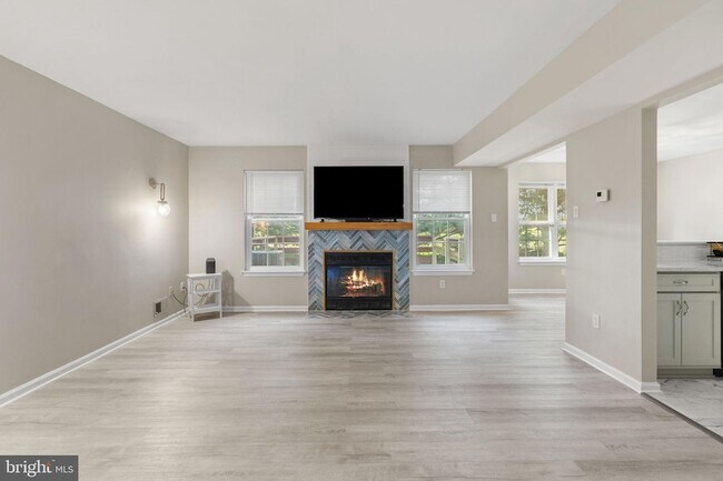 Building Photo - 424 Revere Dr