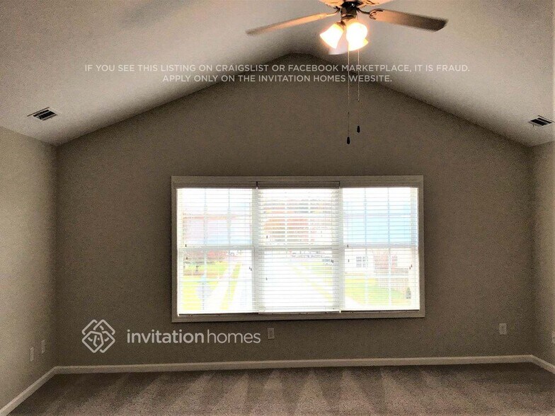 Building Photo - 2076 Barberry Dr