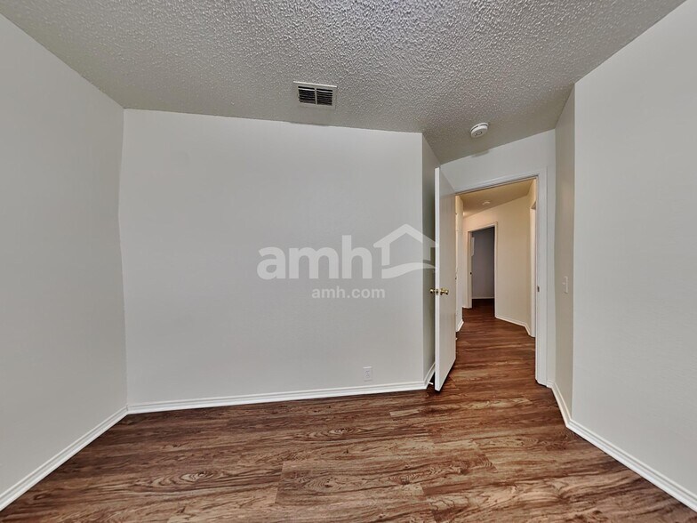 Building Photo - 8520 Auburn Dr
