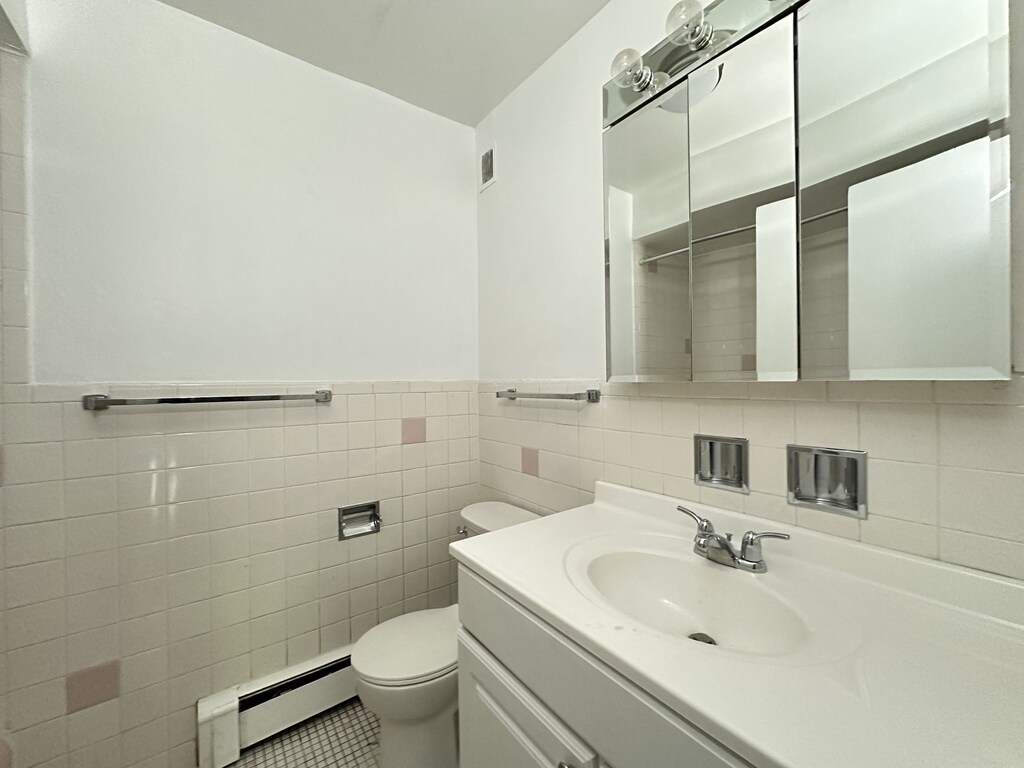 Building Photo - 8644 Skokie Blvd