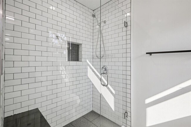 Building Photo - 7205 Twisted Oaks Dr