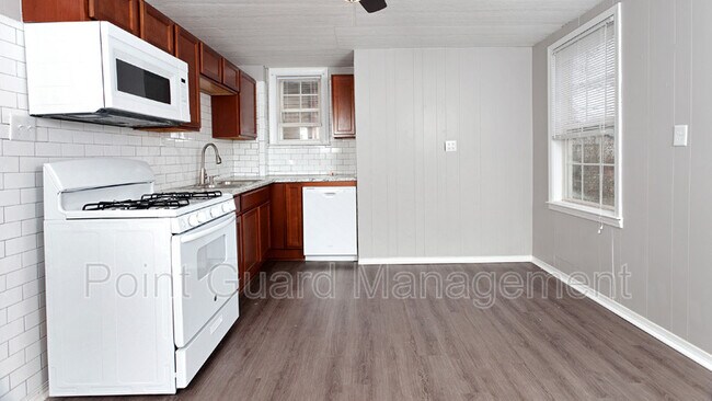 Building Photo - 226 S Millwood Ave