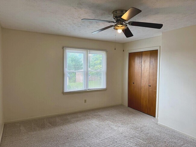 Building Photo - 102 Northwood Rd