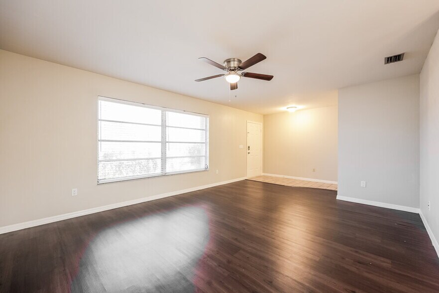 Building Photo - 2130 SE 9th Terrace