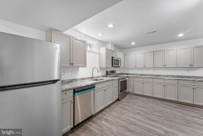 Building Photo - 217 Bridgewater Dr