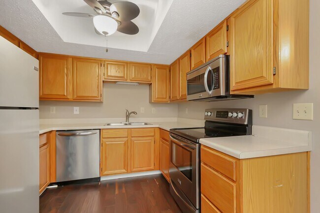 Building Photo - 127 Sterling Ct