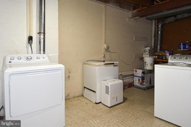 Building Photo - 14 Fenceline Dr