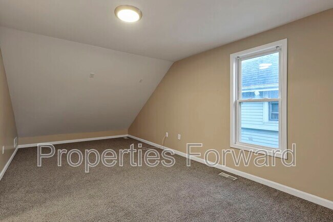 Building Photo - 908 E 12th Ave