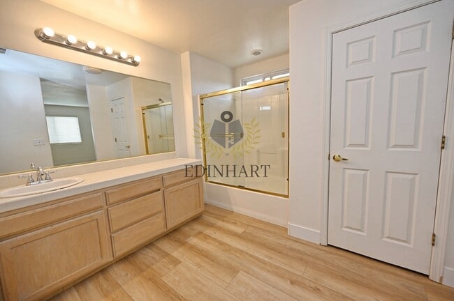 Building Photo - 6083 E Andrews Ave