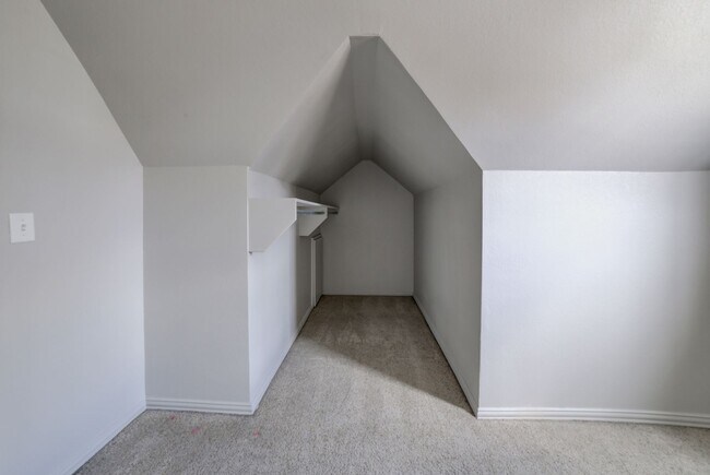 Building Photo - 5 Bed | 2.5 Baths | Broken Arrow