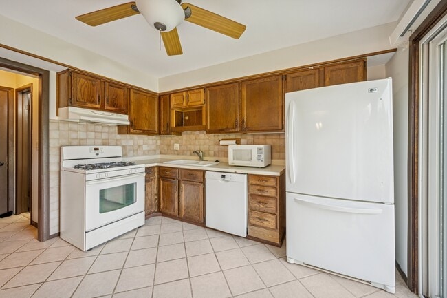 Building Photo - 366 Manning Dr