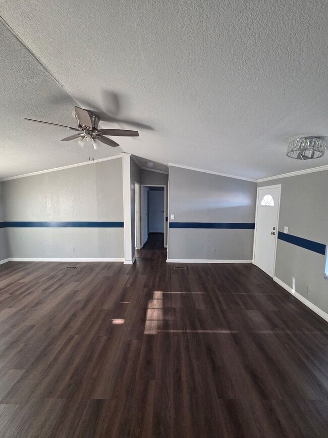 Building Photo - 3 Bed/2 Bath Mobile