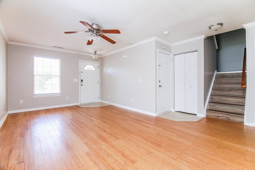 Building Photo - 709 Champion St