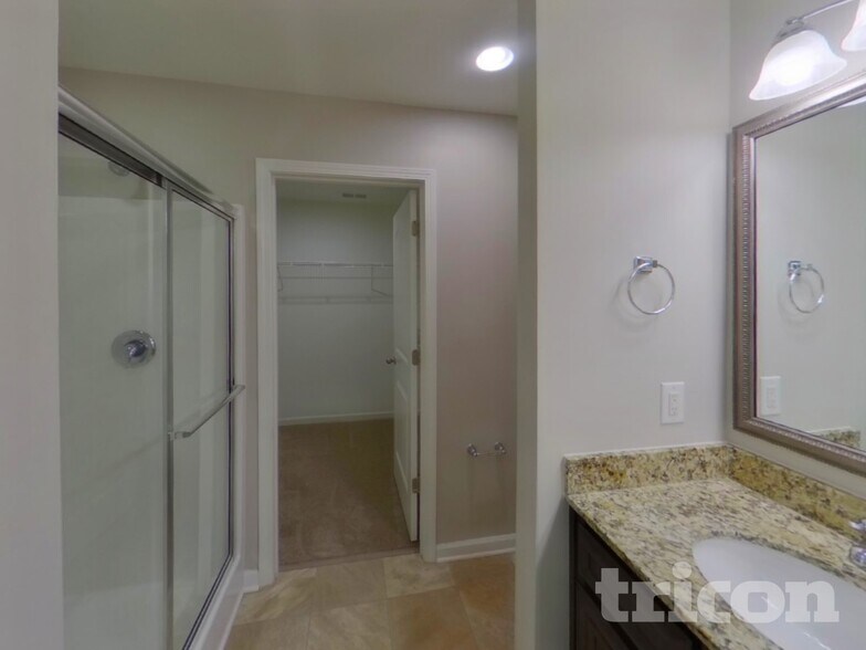 Building Photo - 326 Fairford Rd