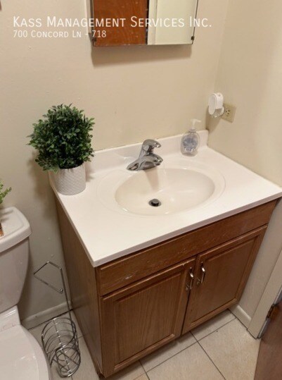 Building Photo - 700 Concord Ln